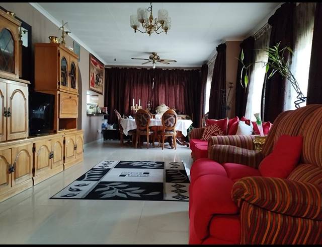 3 BEDROOM HOUSE FOR SALE IN ROSHNEE